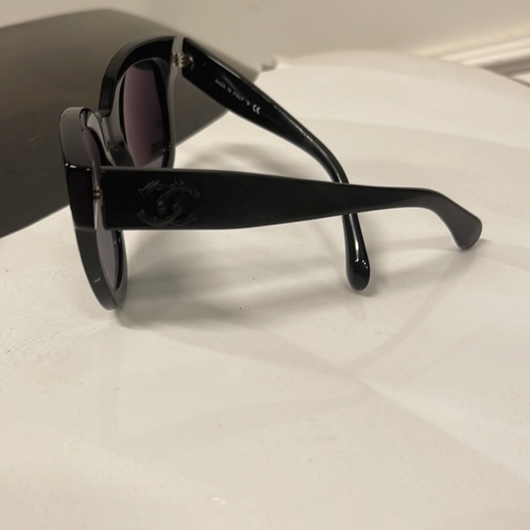 Chanel sunglasses - Picture 2 of 5